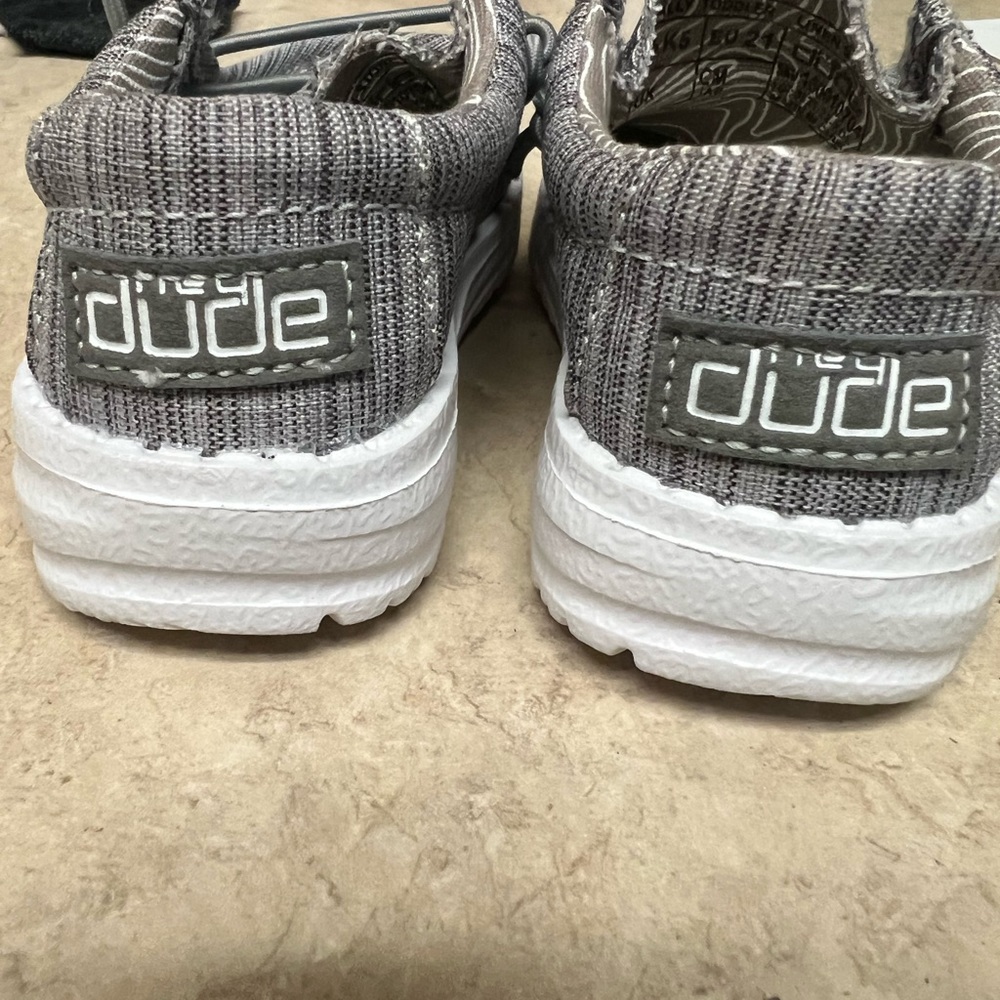 Toddler hey dudes